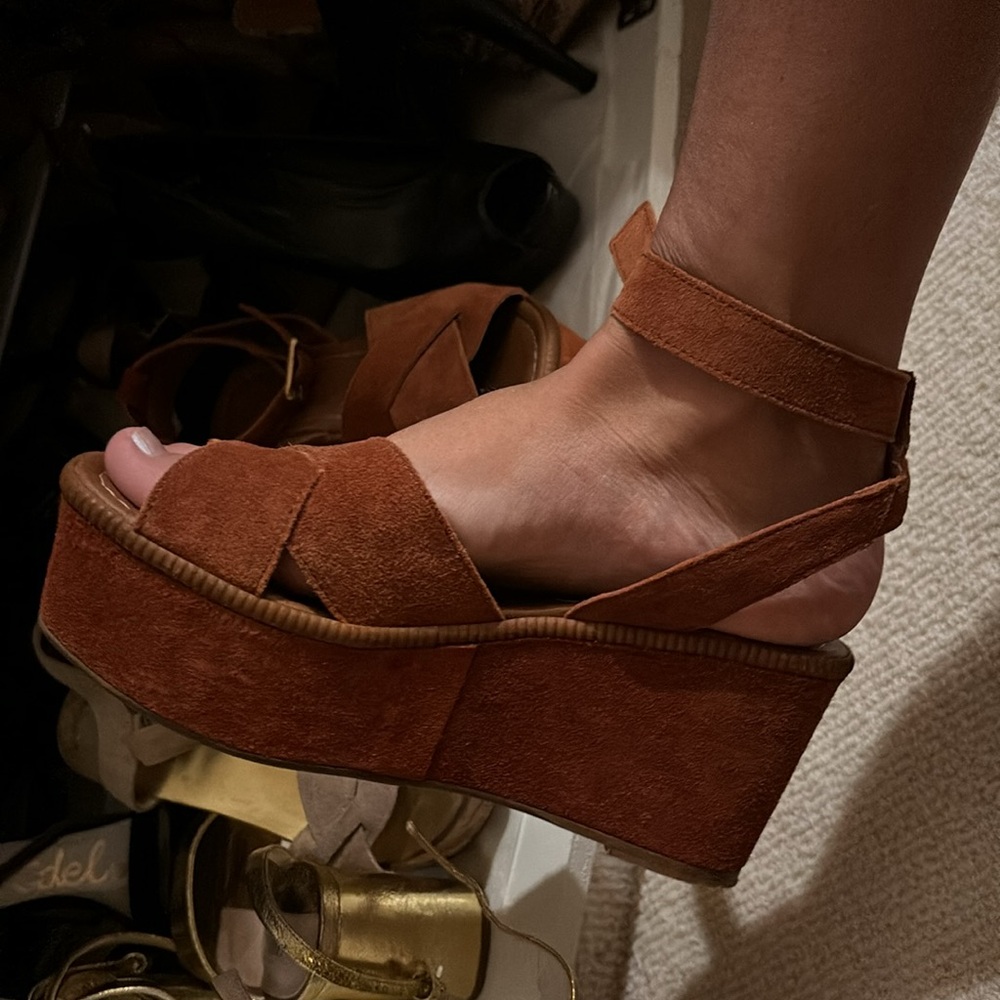 Tan suede platform - Picture 3 of 3